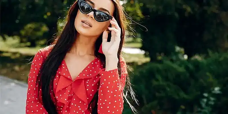 Günlük Elbise ile Şıklık: Her An ve Her Yerde Stil Sahibi Olmanın Rehberi